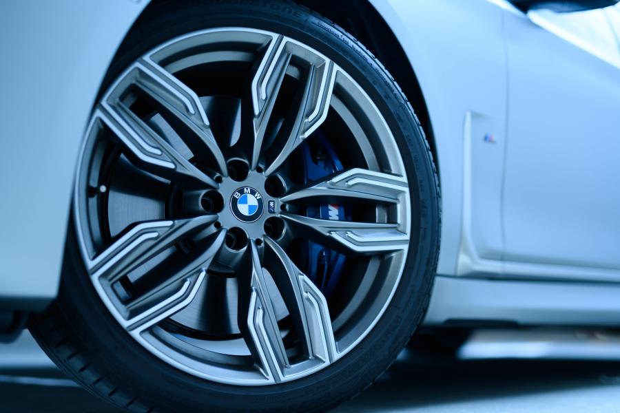 Колеса BMW M760Li xDrive (G12) 2019 года  (JP) (фото 10 из 21)